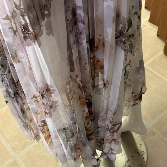 Ted Baker Pettraa Vanilla Pleat Dip Hem Dress In White floral, size 3 - Picture 9 of 12